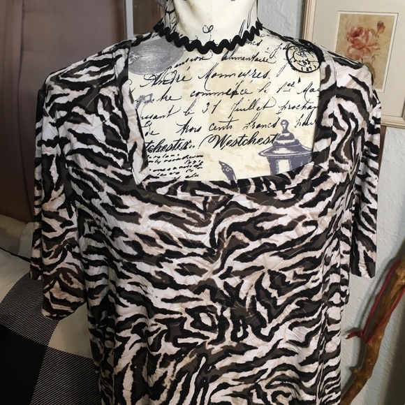 JM Collection Woman square neck zebra print blouse - Picture 3 of 7